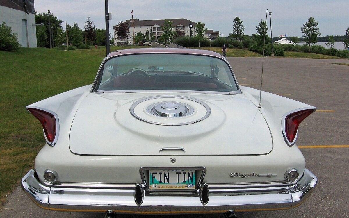 Chrysler-New-Yorker-Coupe-1960-1