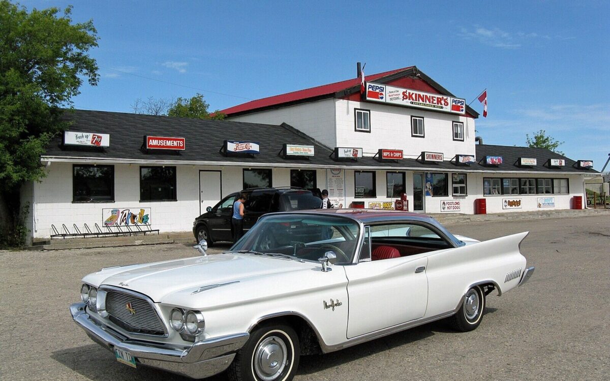 Chrysler-New-Yorker-Coupe-1960-7