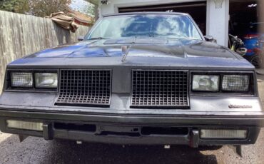 Oldsmobile-Cutlass-Coupe-1983-4