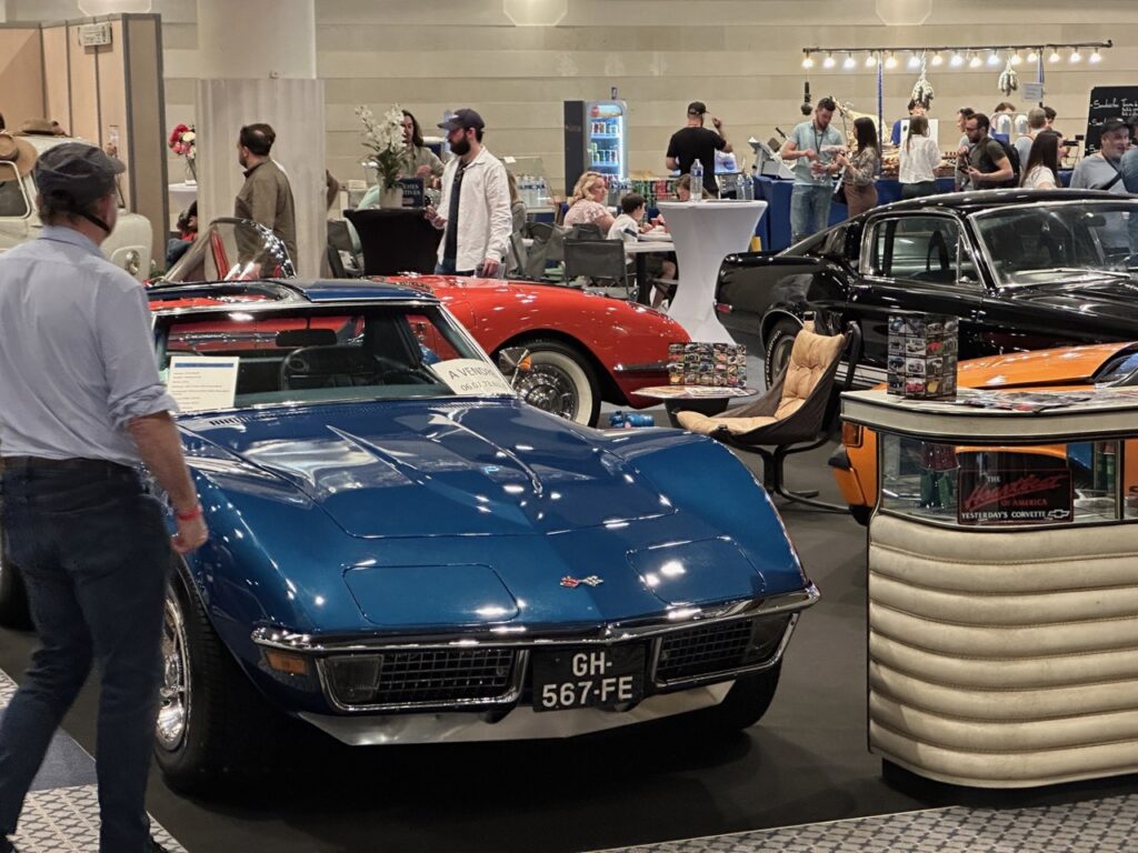 Corvette C3 sur le stand de Good Timers au Deauville Classic