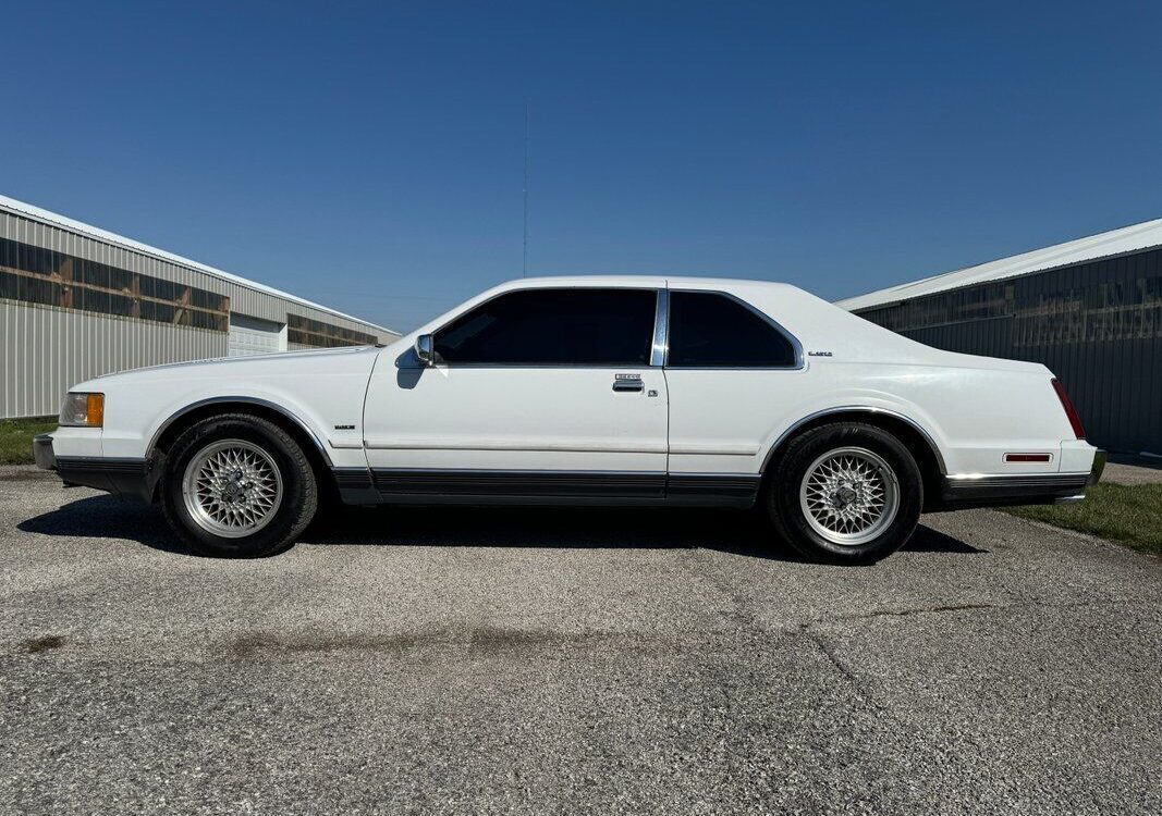 Lincoln-Mark-Series-1990-3