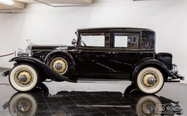 1931-cadillac-355a-town-sedan