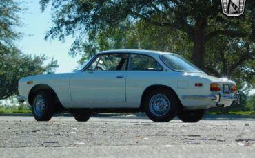 Alfa-Romeo-GTV-1972-4