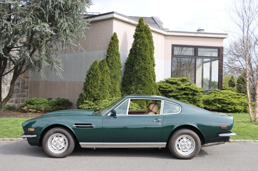 Aston-Martin-Vantage-1982-3