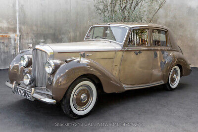 Bentley-R-Type-Saloon-1954-7