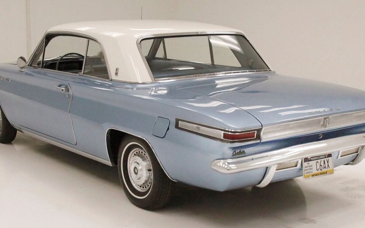 Buick-Skylark-Coupe-1961-2