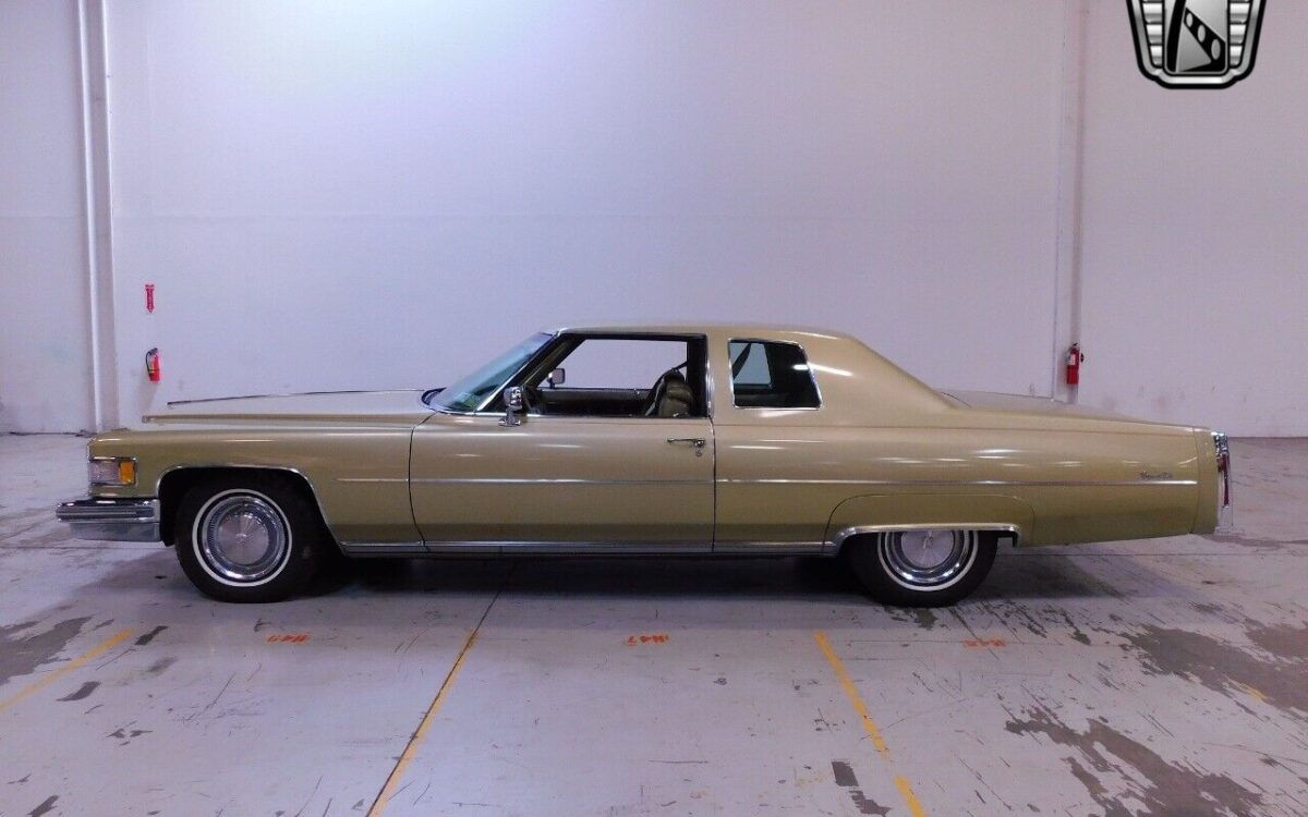 Cadillac-DeVille-1975-2