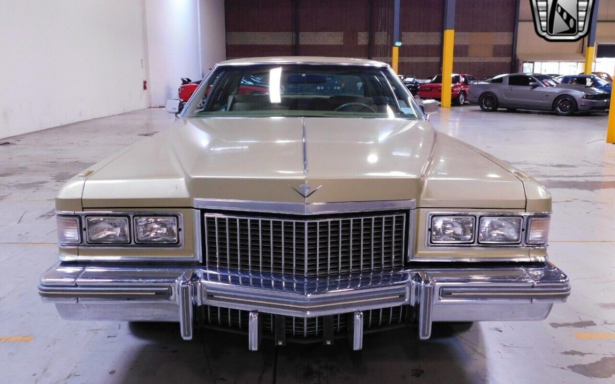 Cadillac-DeVille-1975-8