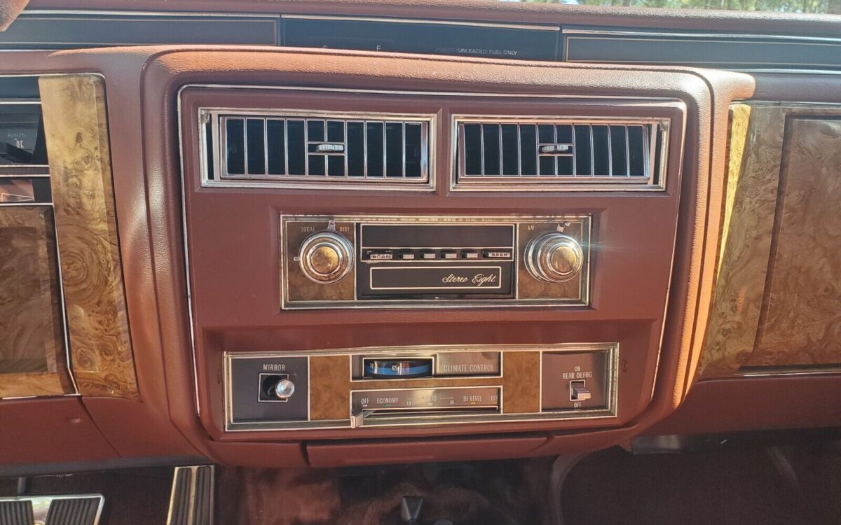 Cadillac-DeVille-Berline-1979-5