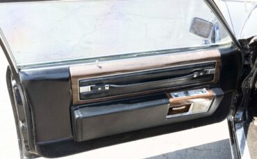 Cadillac-DeVille-Coupe-1977-11