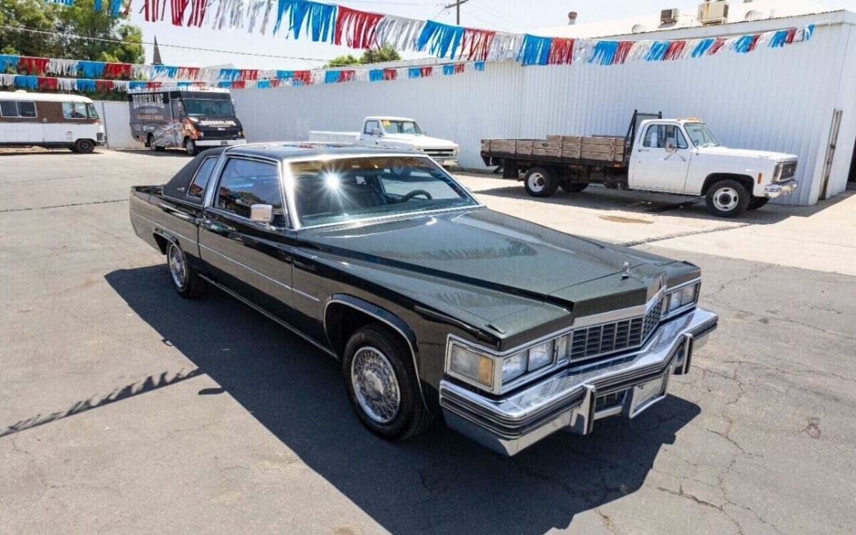 Cadillac-DeVille-Coupe-1977-3