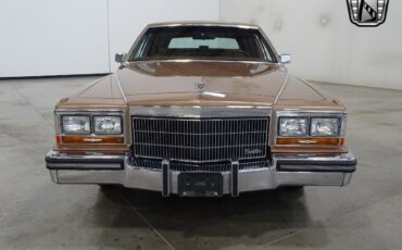 Cadillac-Fleetwood-1989-2