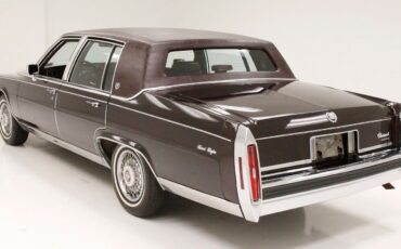 Cadillac-Fleetwood-Berline-1986-2