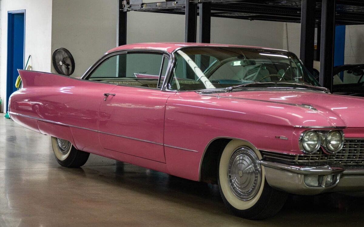 Cadillac-Series-62-390-V8-2-Door-Hardtop-Mary-Kay-Pink-1960-11