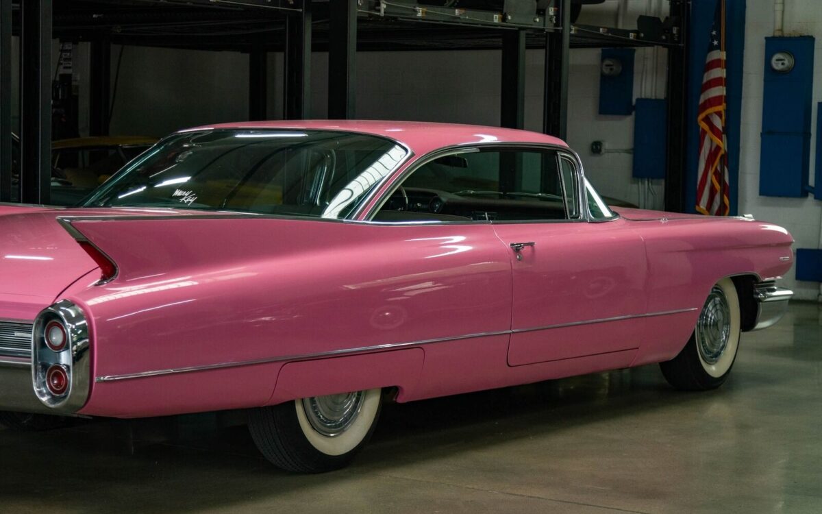 Cadillac-Series-62-390-V8-2-Door-Hardtop-Mary-Kay-Pink-1960-19