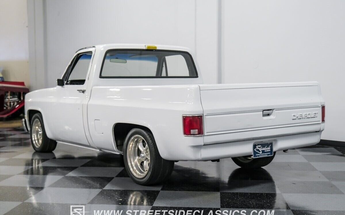 Chevrolet-C-10-Pickup-1982-11