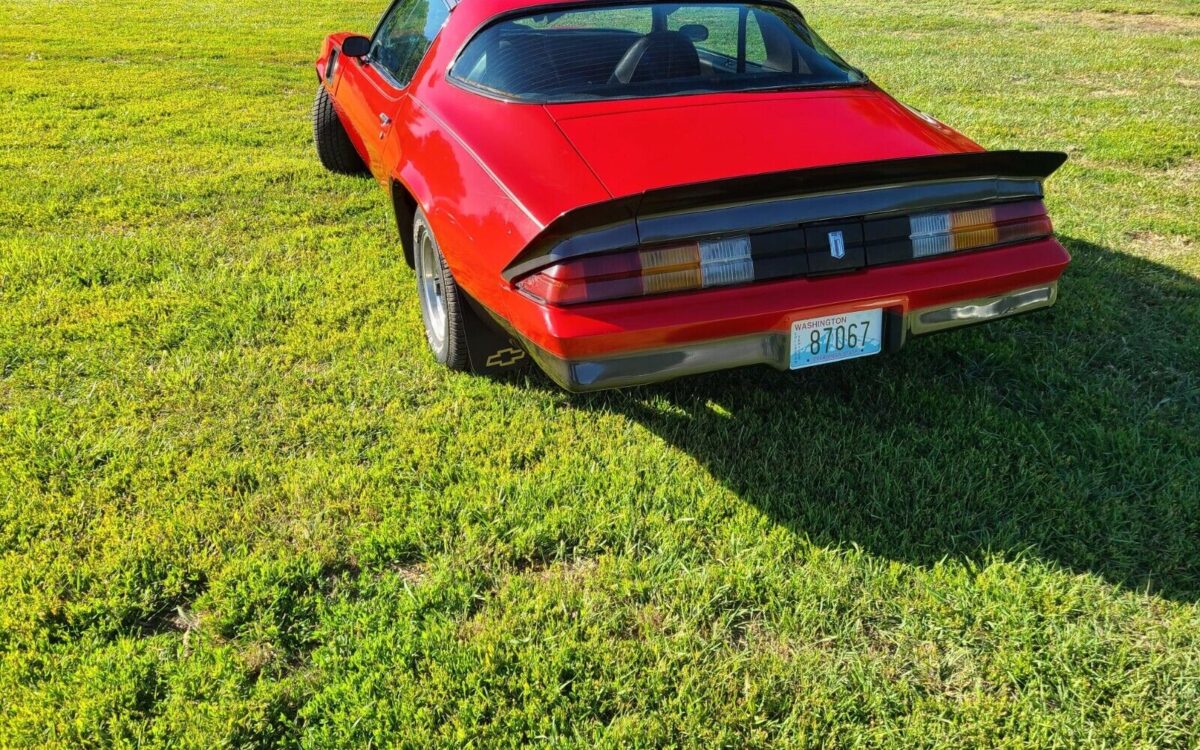 Chevrolet-Camaro-Coupe-1980-2