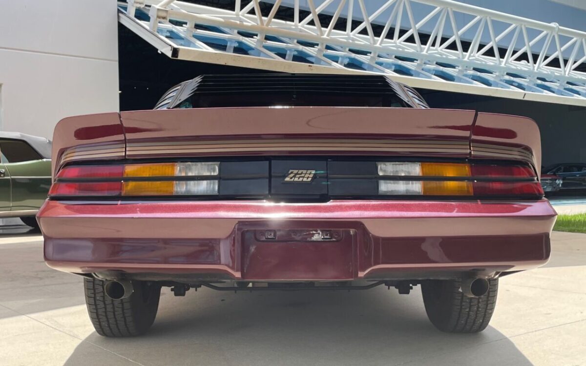 Chevrolet-Camaro-Coupe-1981-8
