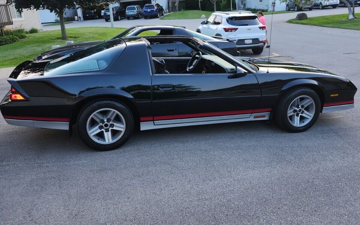 Chevrolet-Camaro-Coupe-1984-1