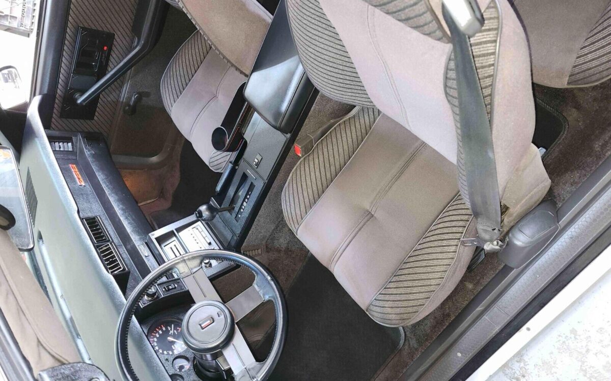 Chevrolet-Camaro-Coupe-1984-19