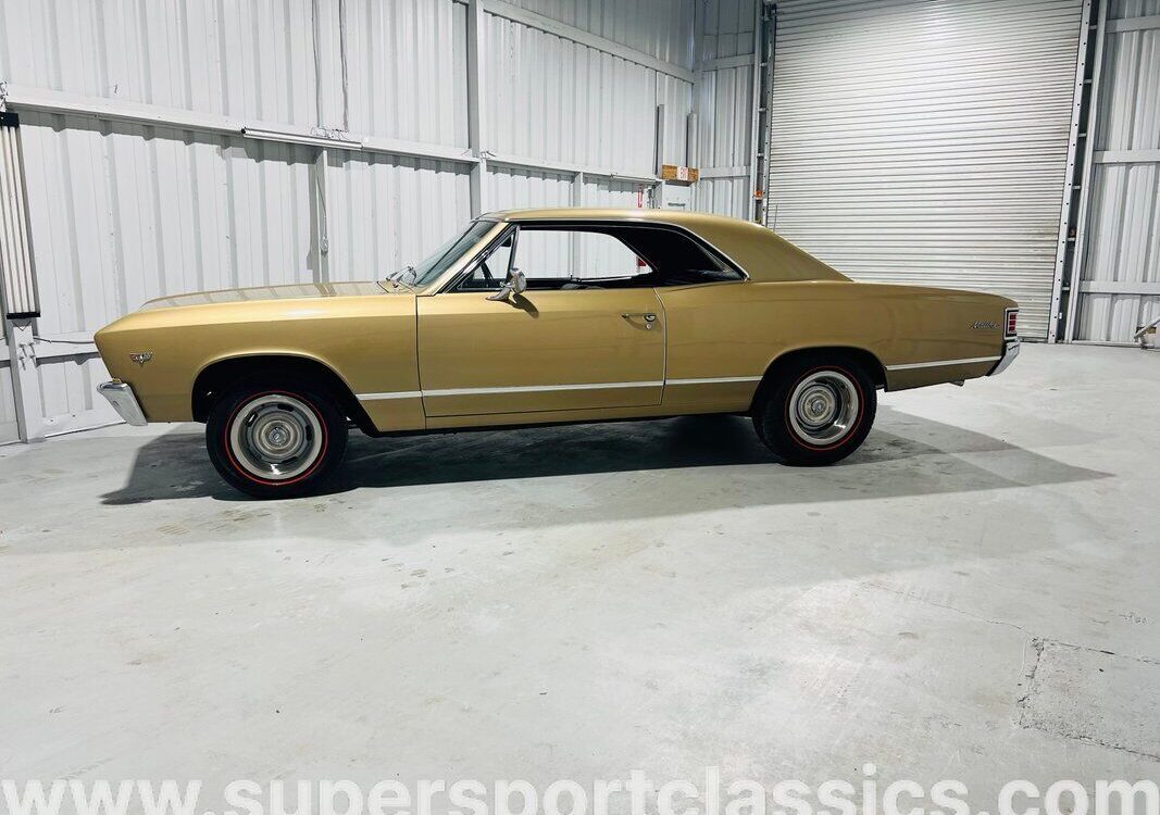Chevrolet-Chevelle-Coupe-1967-1