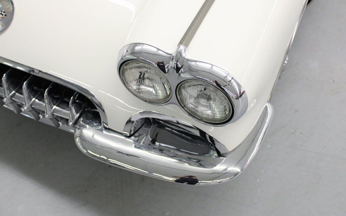 Chevrolet-Corvette-1960-15