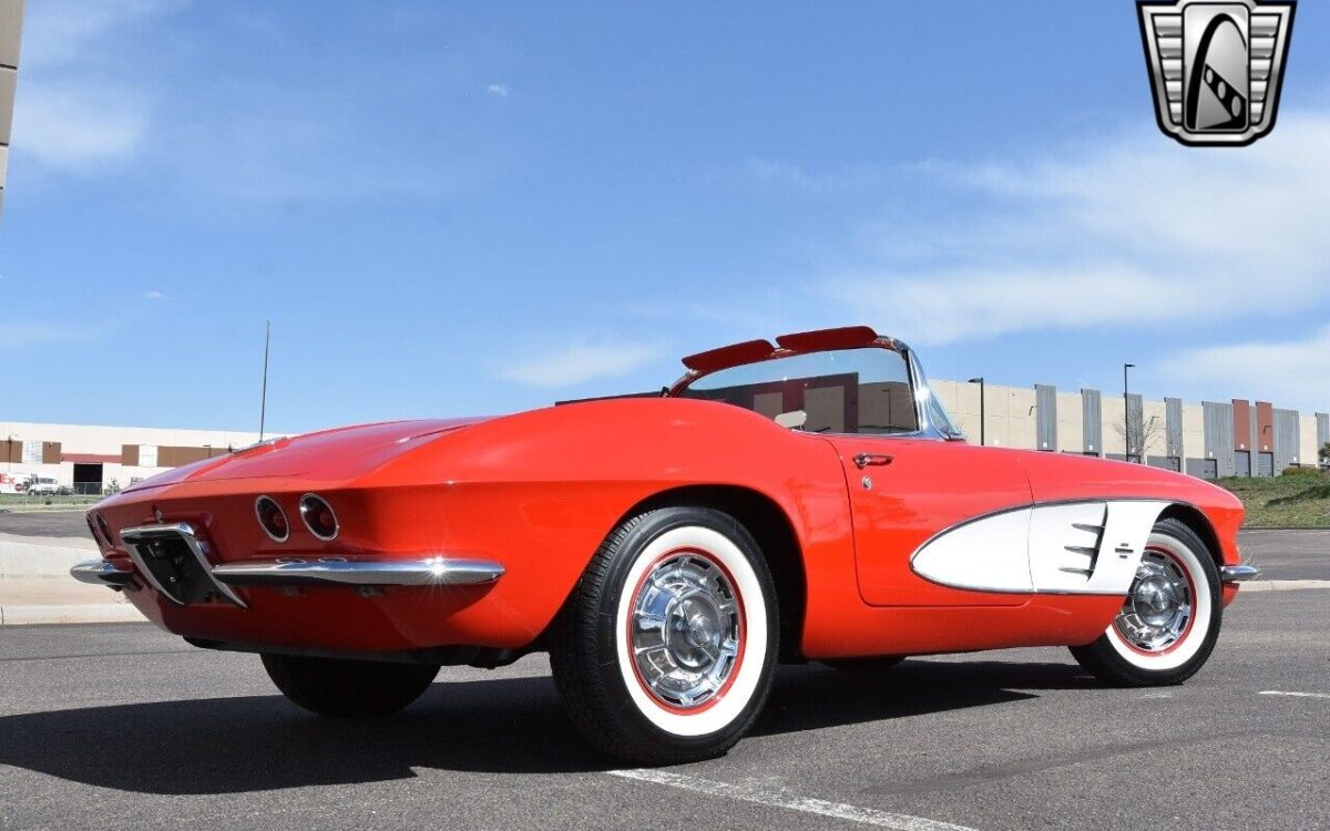 Chevrolet-Corvette-1961-6