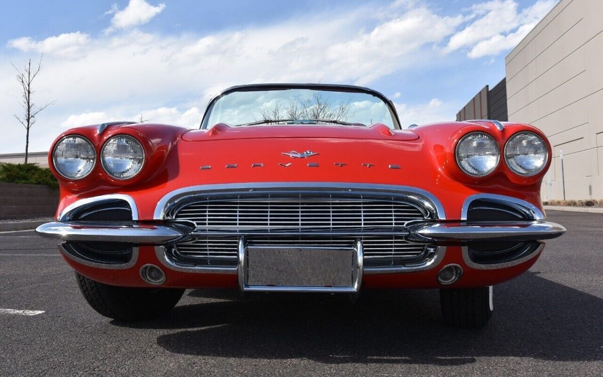 Chevrolet-Corvette-1961-9