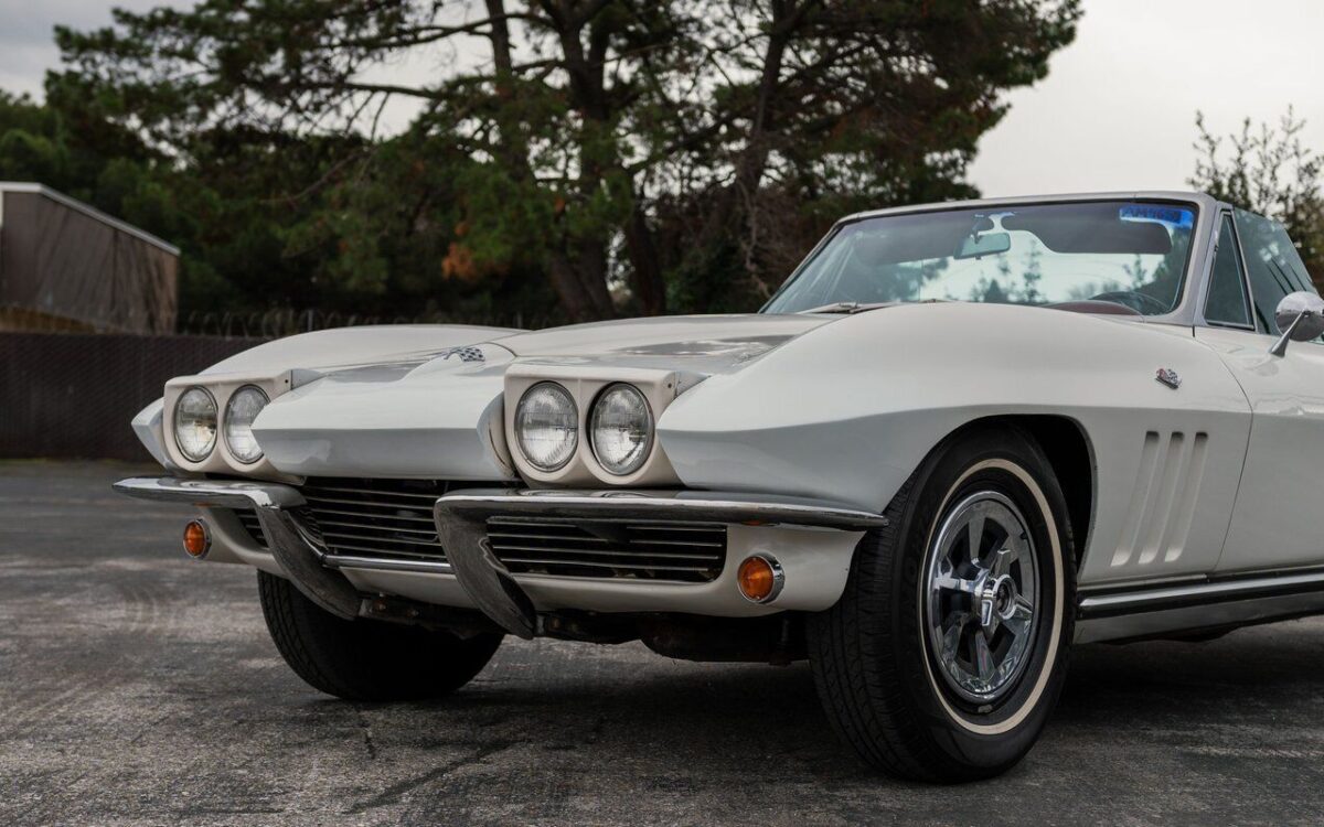 Chevrolet-Corvette-1965-4