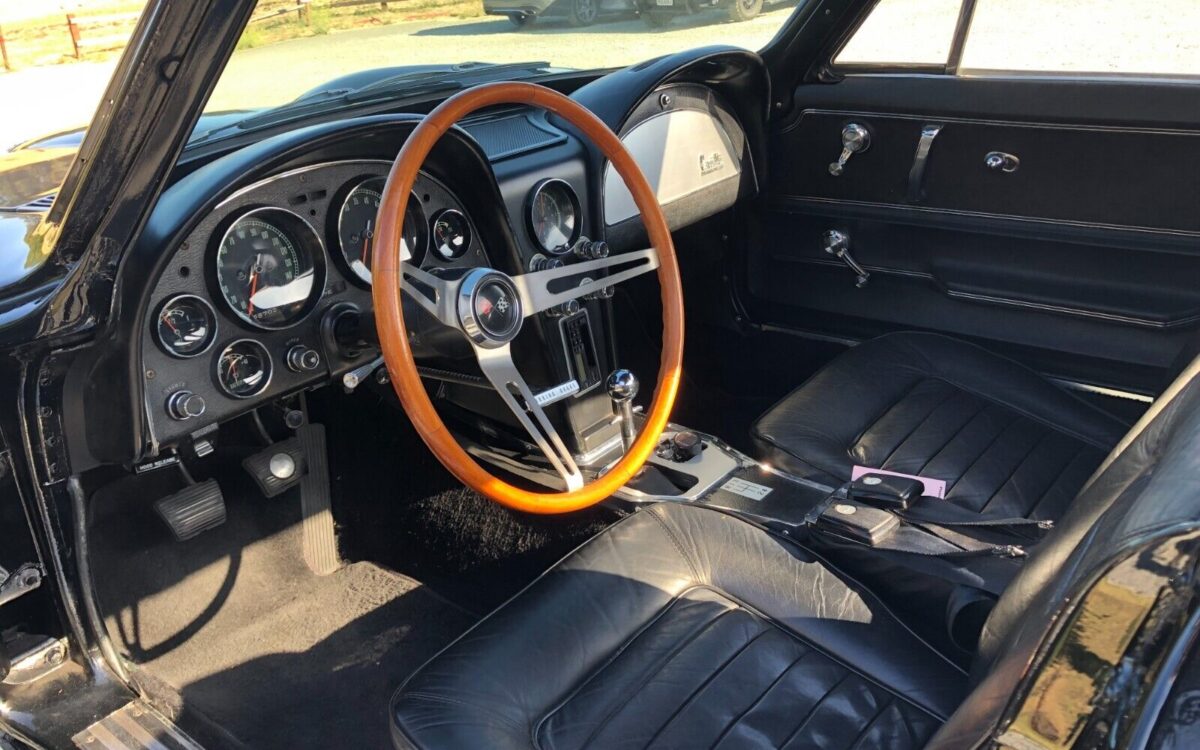 Chevrolet-Corvette-1966-12