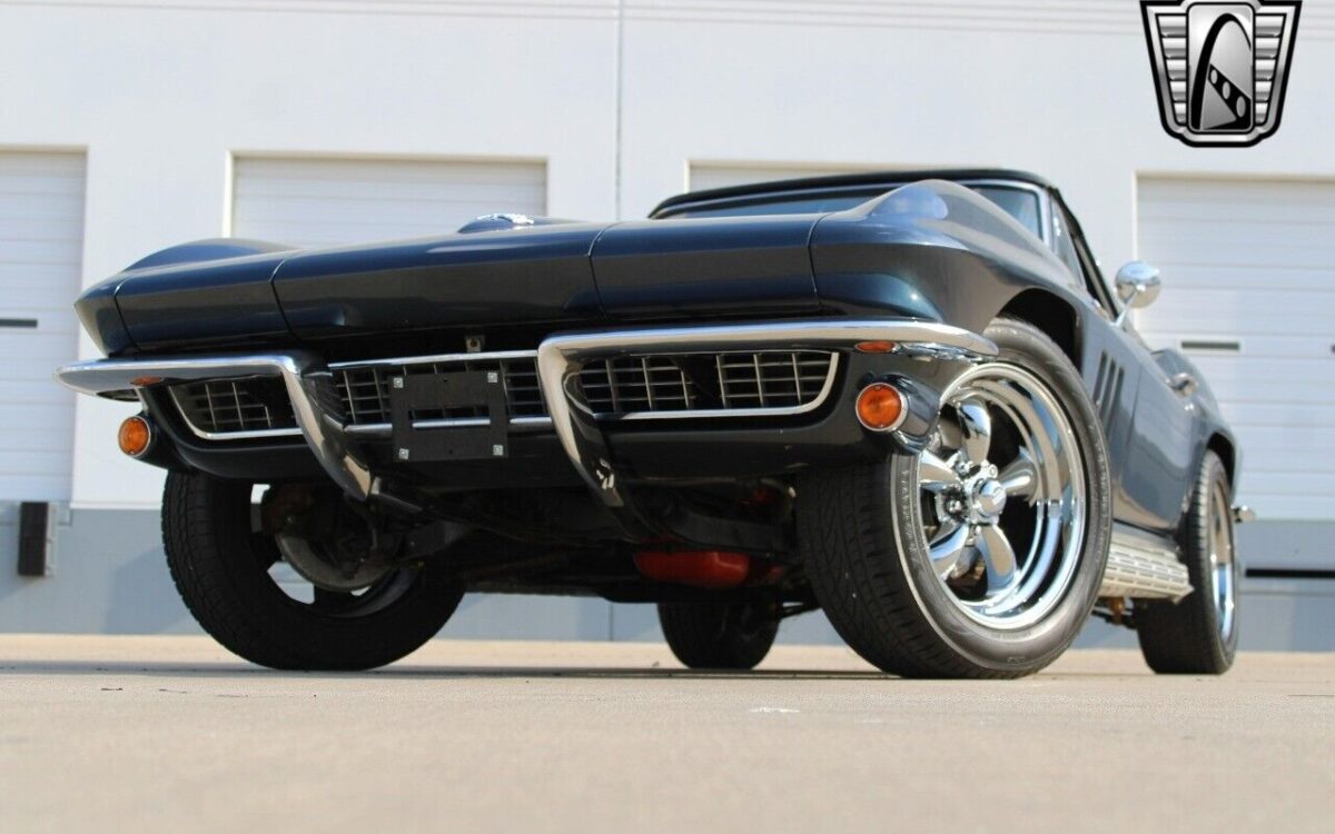 Chevrolet-Corvette-1966-4