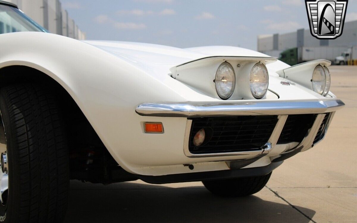 Chevrolet-Corvette-1969-11
