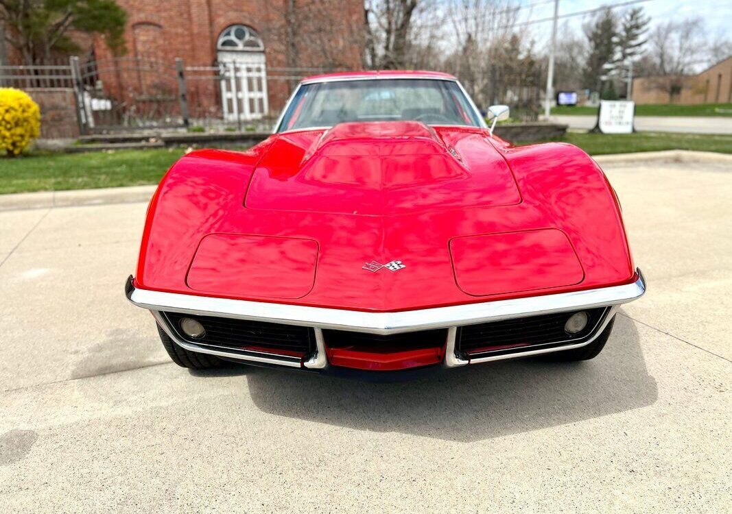 Chevrolet-Corvette-1969-2