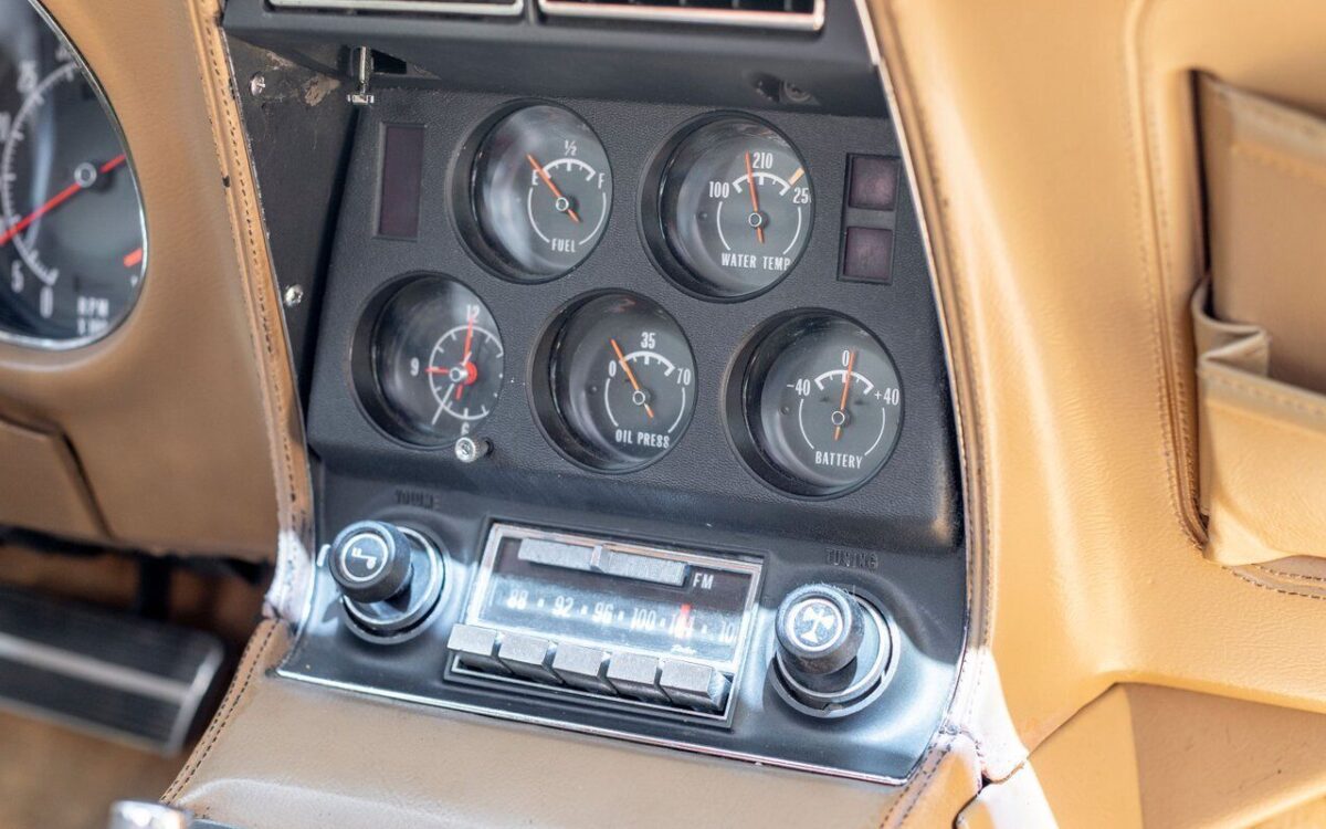 Chevrolet-Corvette-1972-30