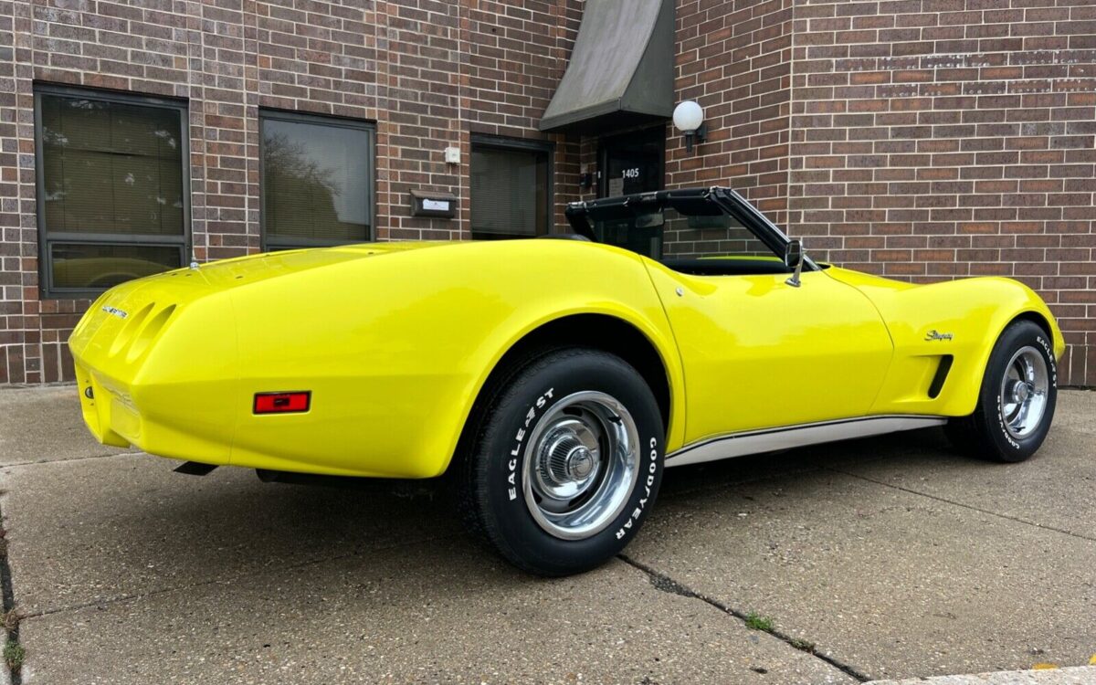 Chevrolet-Corvette-1974-10