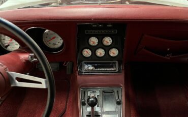 Chevrolet-Corvette-1974-15