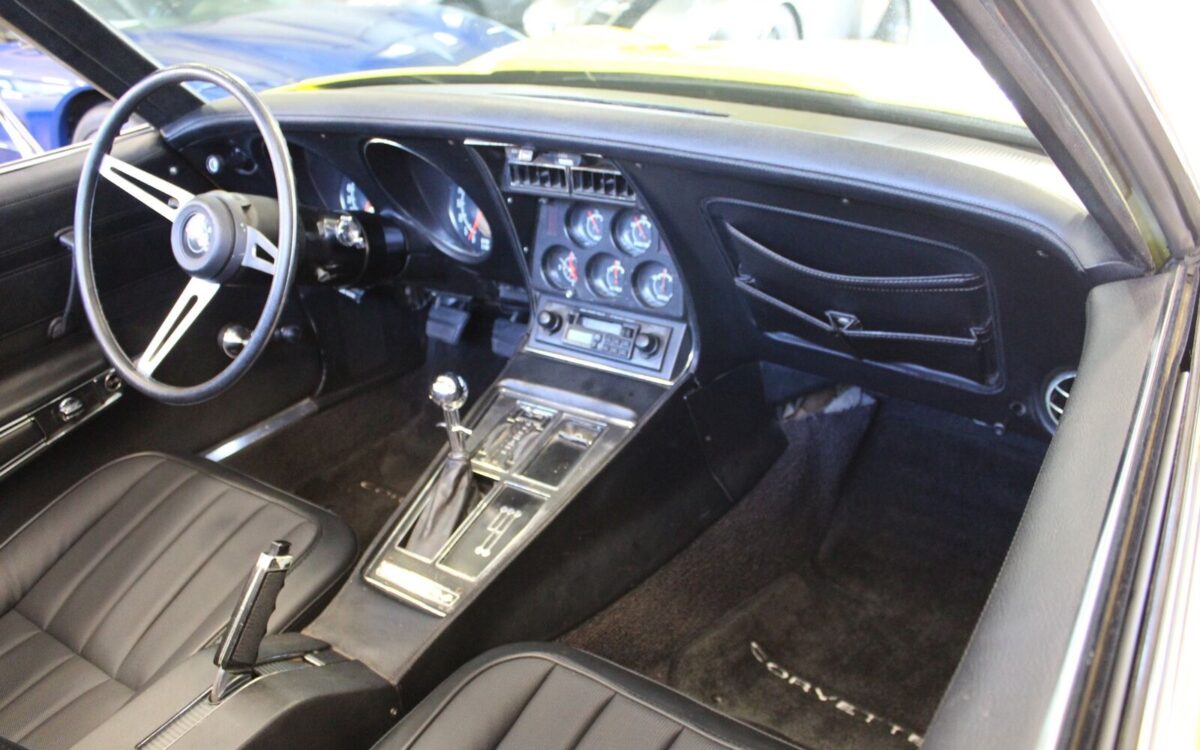 Chevrolet-Corvette-1974-20