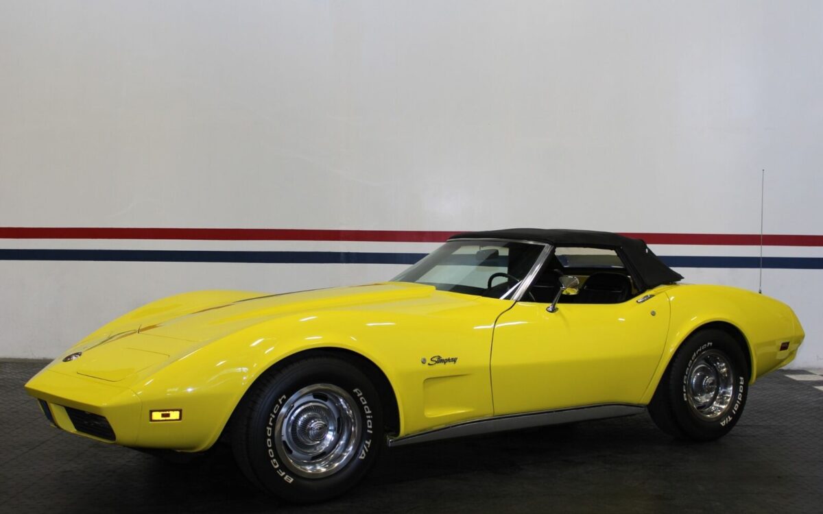 Chevrolet-Corvette-1974-4