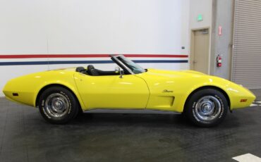 Chevrolet-Corvette-1974-5