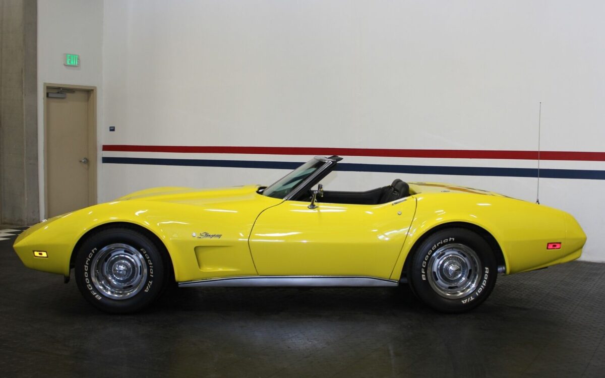 Chevrolet-Corvette-1974-6