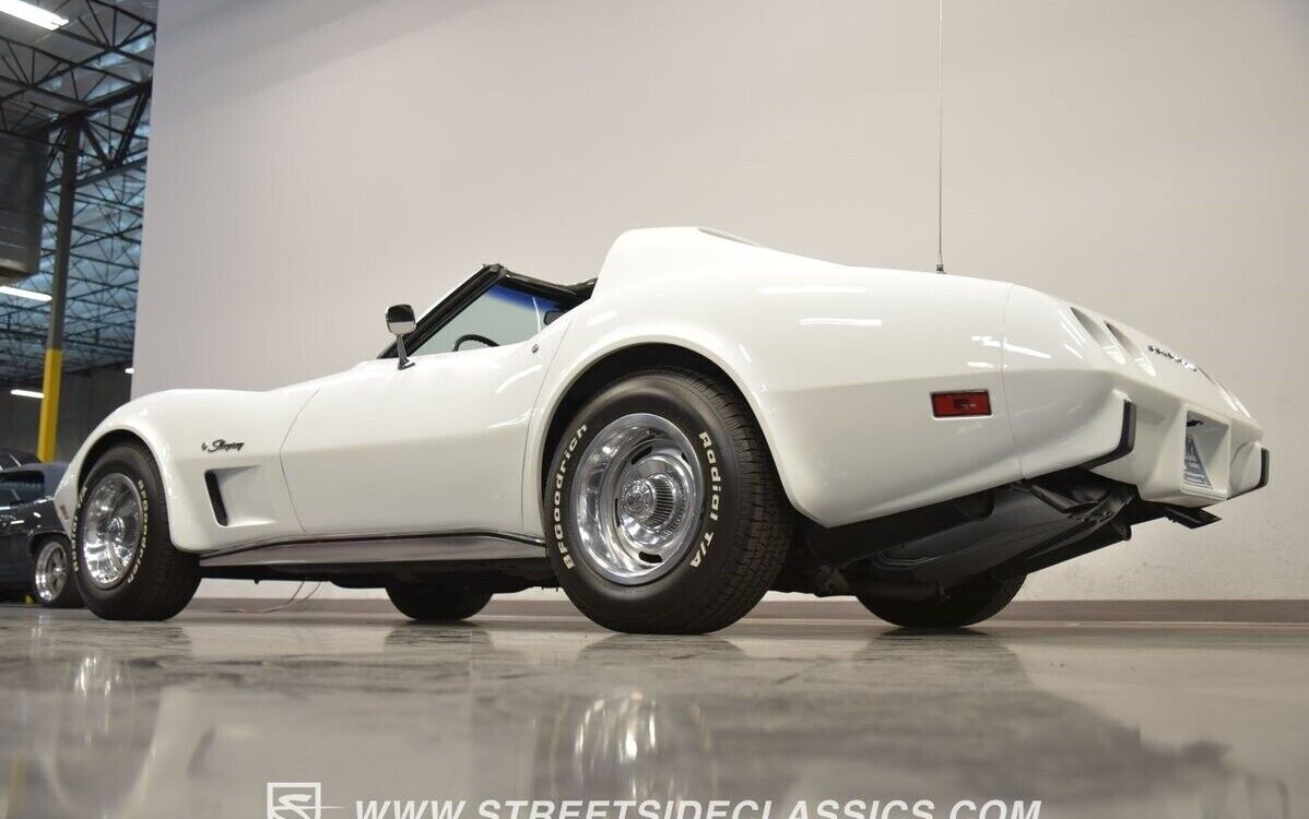 Chevrolet-Corvette-1975-26