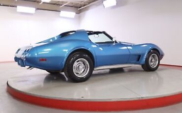 Chevrolet-Corvette-1975-5