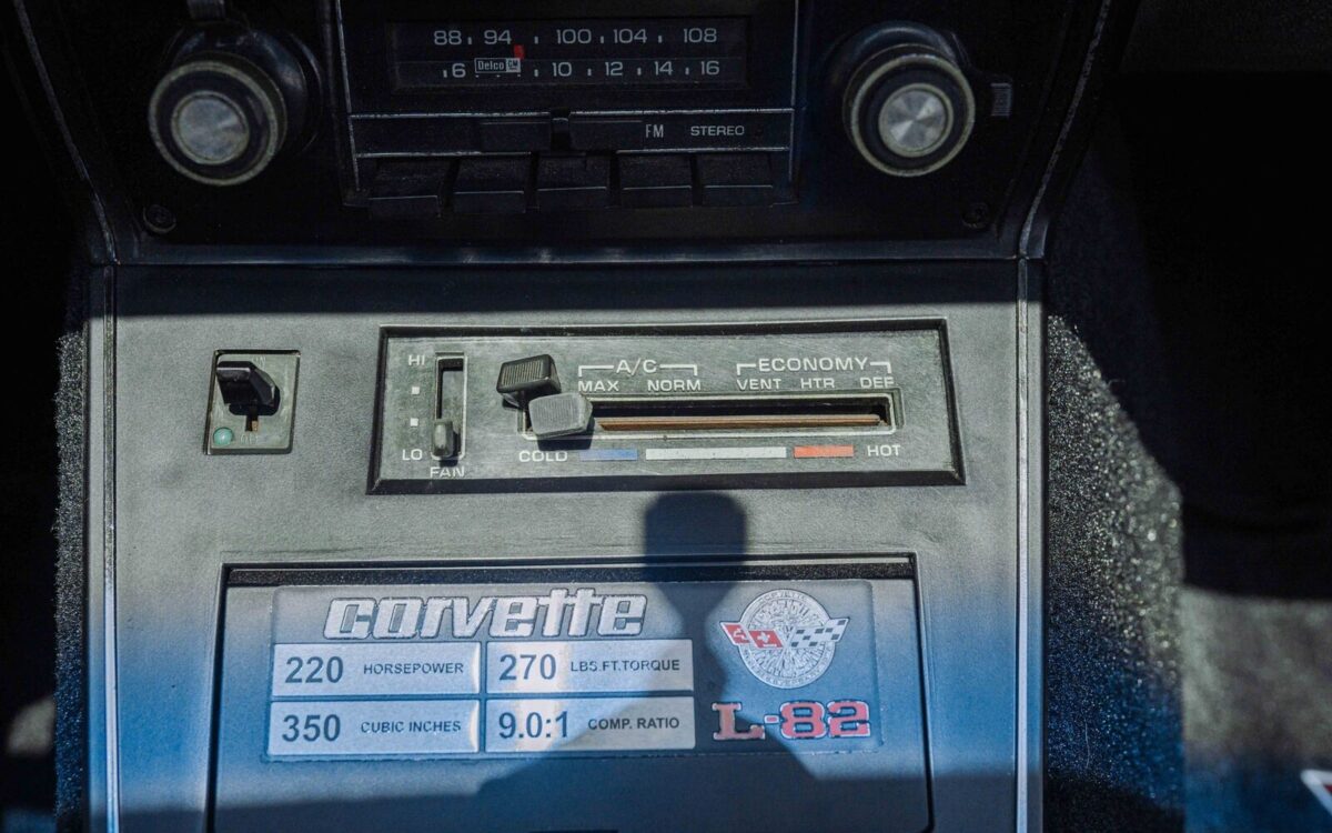 Chevrolet-Corvette-1978-18