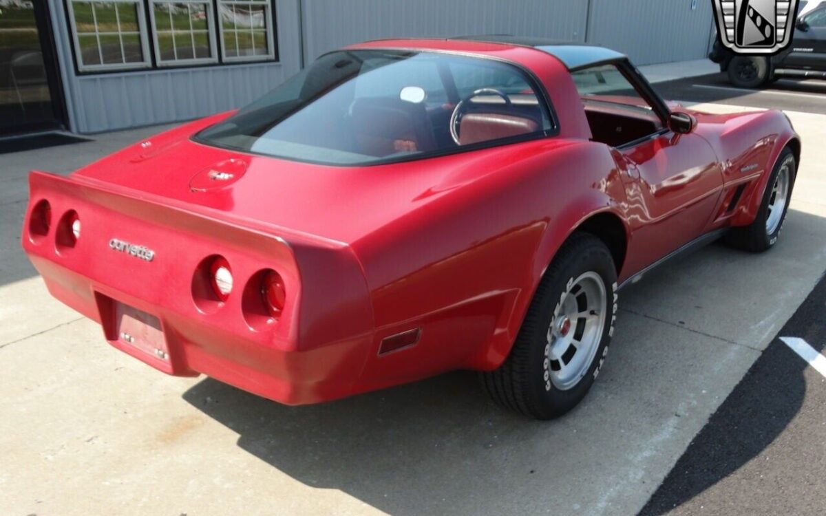 Chevrolet-Corvette-1982-6