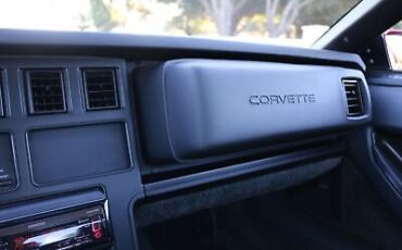 Chevrolet-Corvette-1987-12