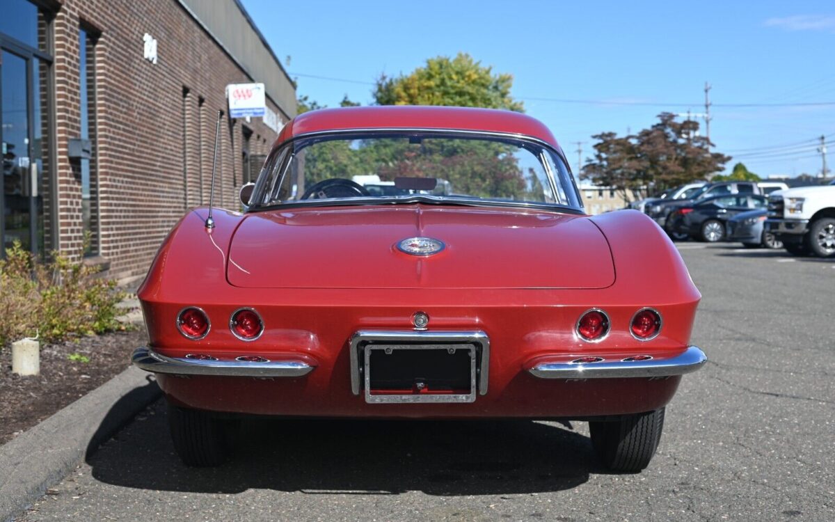 Chevrolet-Corvette-Cabriolet-1961-3