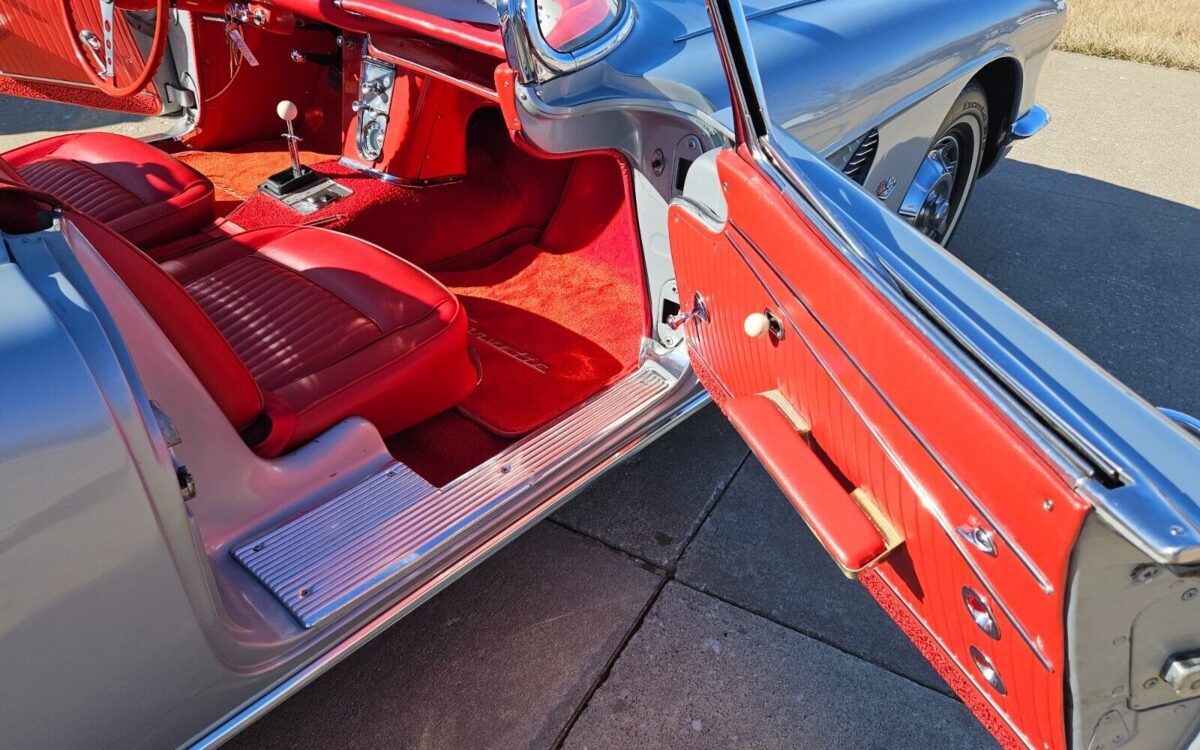 Chevrolet-Corvette-Cabriolet-1962-25