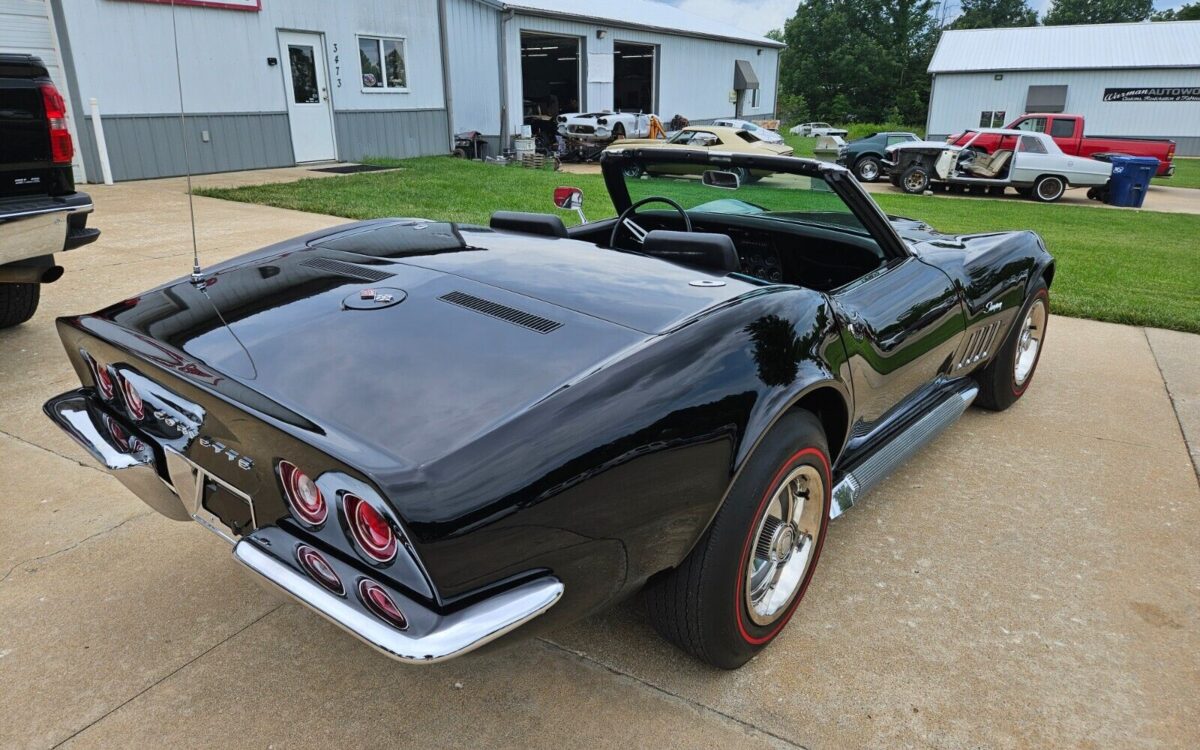 Chevrolet-Corvette-Cabriolet-1969-23