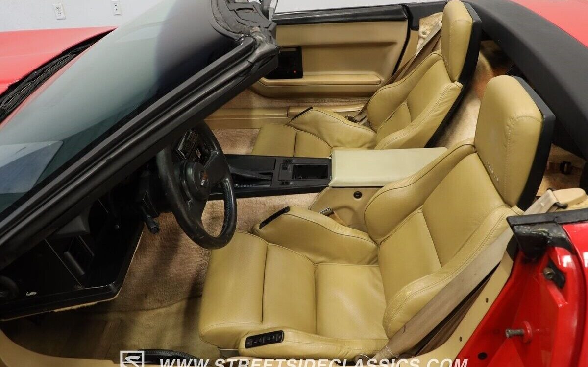 Chevrolet-Corvette-Cabriolet-1986-4