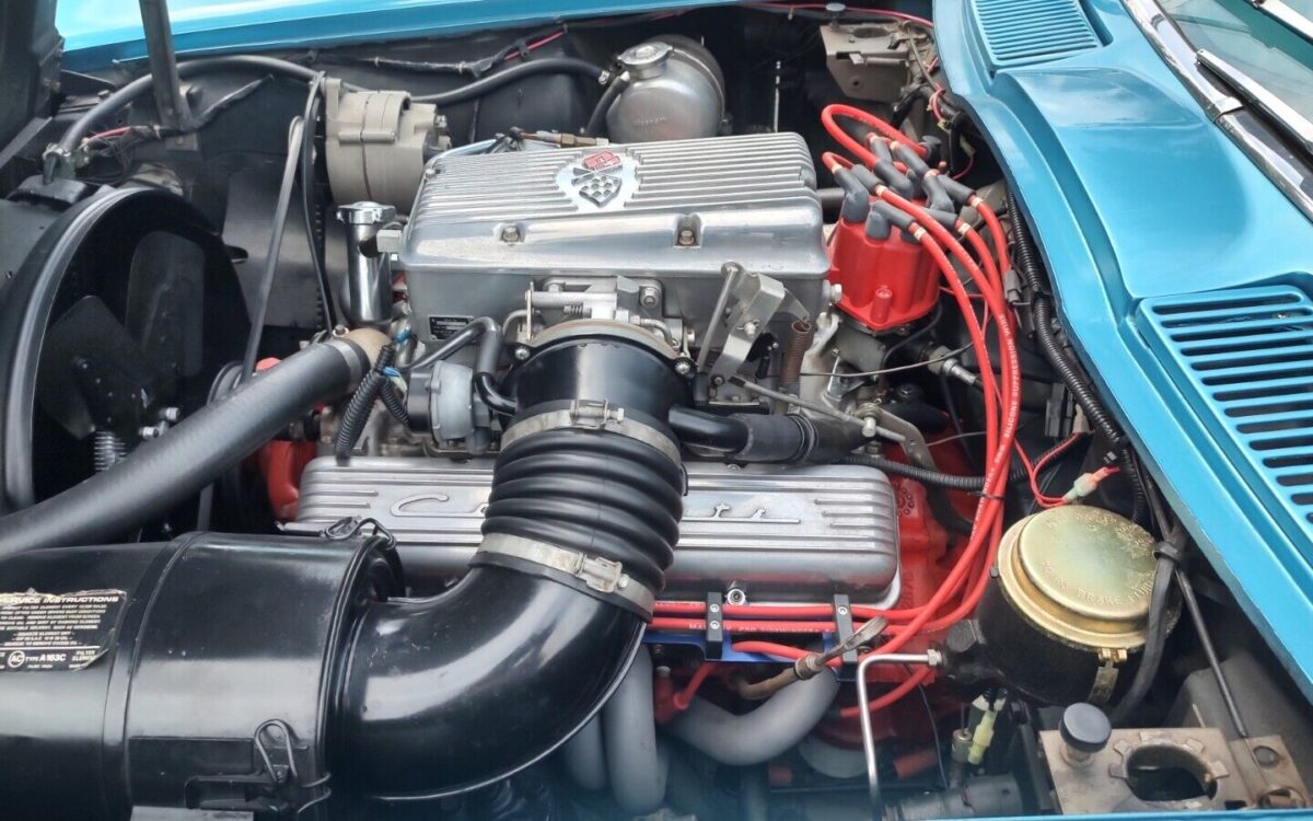 Chevrolet-Corvette-Coupe-1965-1
